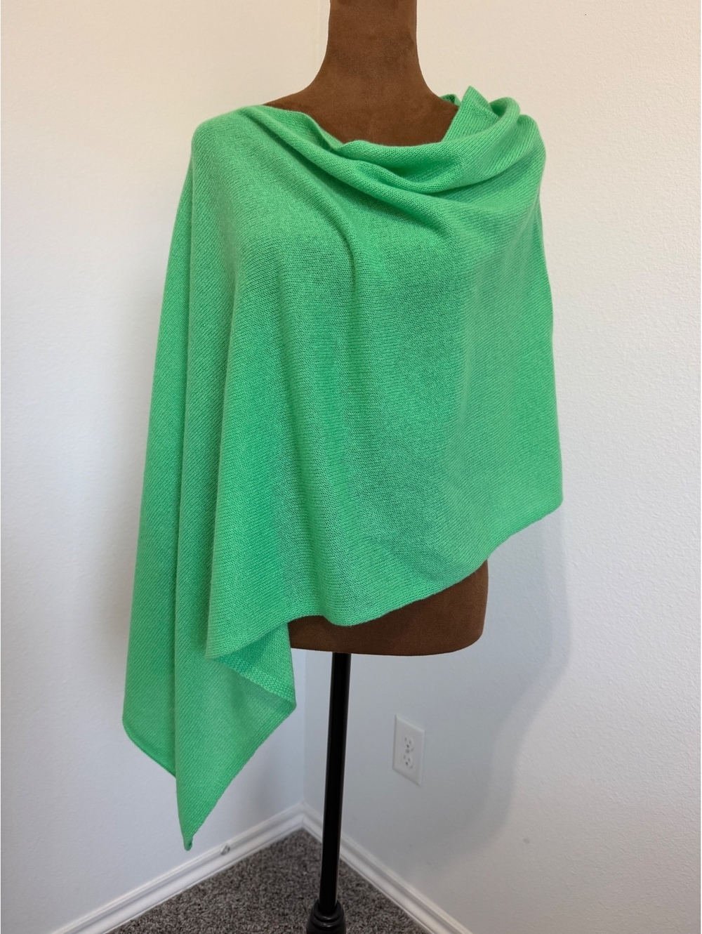 ALASHAN 100% Cashmere Green Draped Topper Poncho Scarf Women's One Size